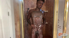 Quentin Parker showering with that meat | Download from Files Monster