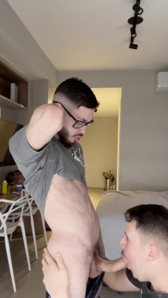 Using his throat cariocamamador