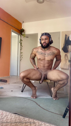 OnlyFans - Andy Rodrigues - Playing with my ass