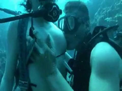 Experienced scuba divers are having sex